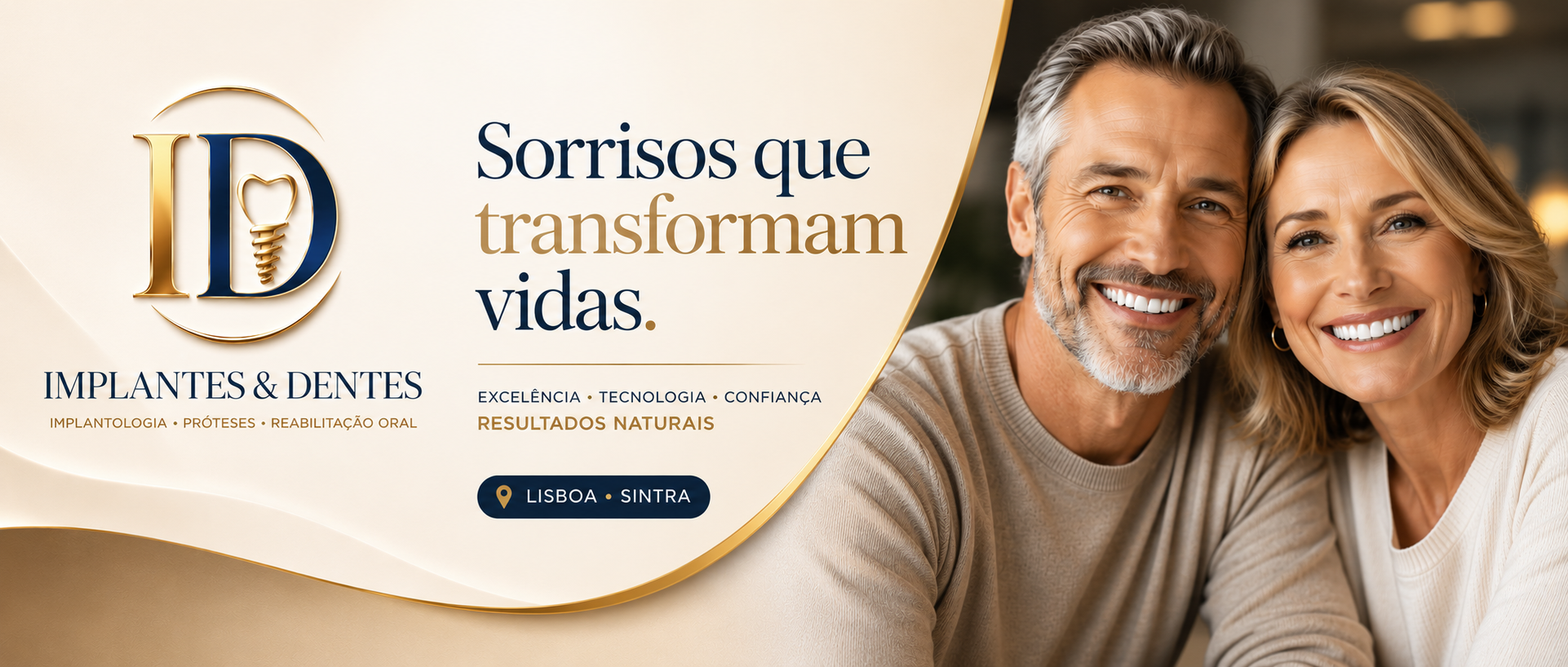 Casal adulto a sorrir com naturalidade